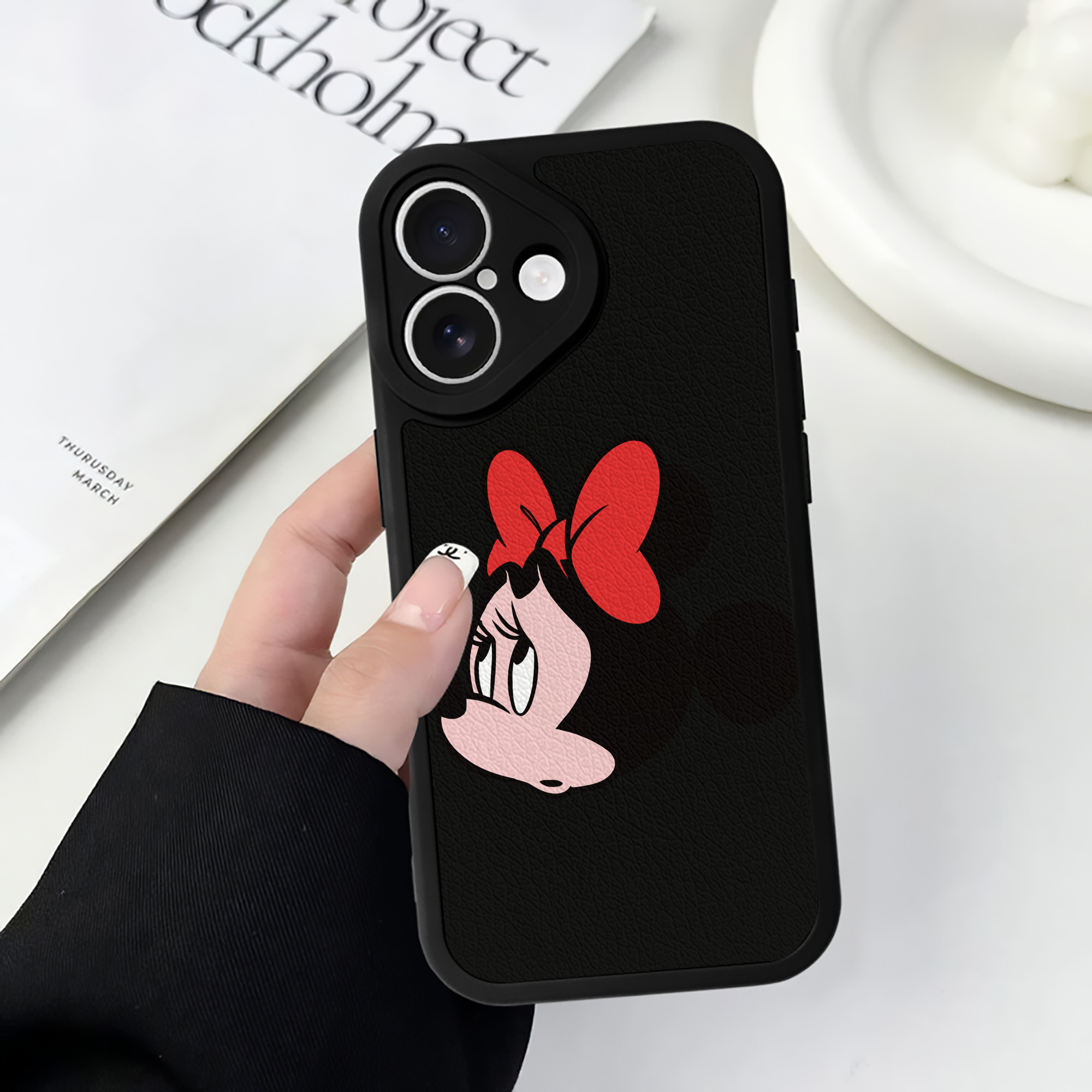（画像用） ミッキーマウス Mickey Mouse 【iPhone 16シリーズ対応】シリコンスマホケース（レザー調） 材質：シリコン